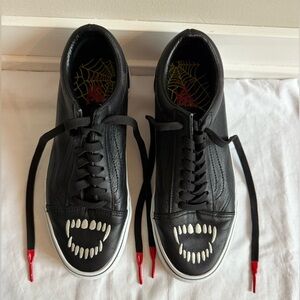 VANS Old Skool Fangs Mens 8 Womens 9.5 Black Sneakers Shoes w Vampire Stich COOL
